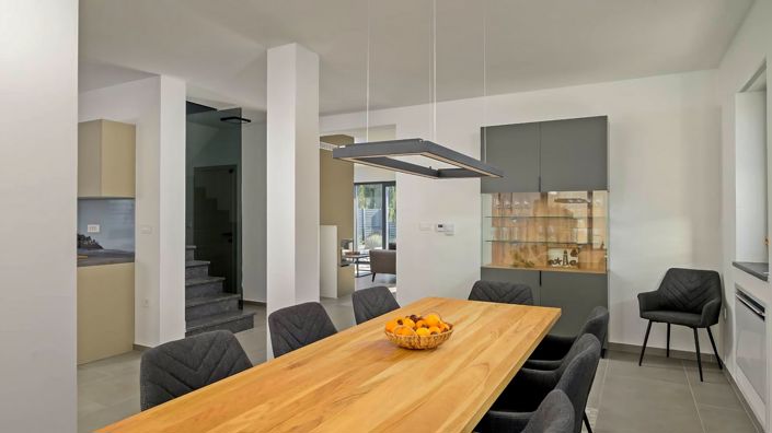 Image No.17-4 Bed Property for sale