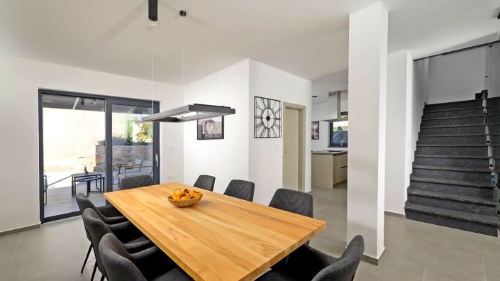 Image No.18-4 Bed Property for sale