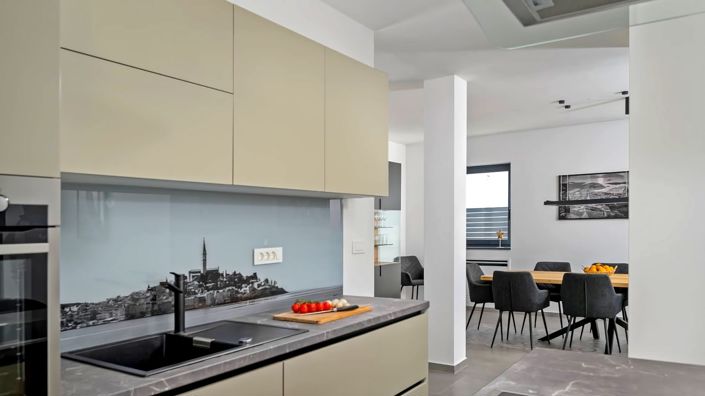 Image No.19-4 Bed Property for sale