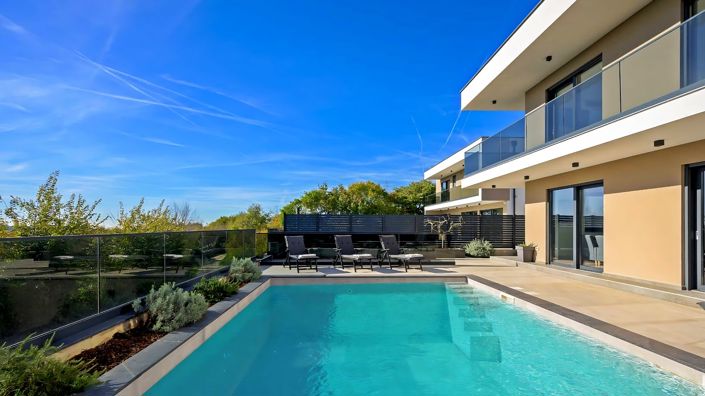 Image No.2-Propriété de 4 chambres à vendre à Svetvincenat