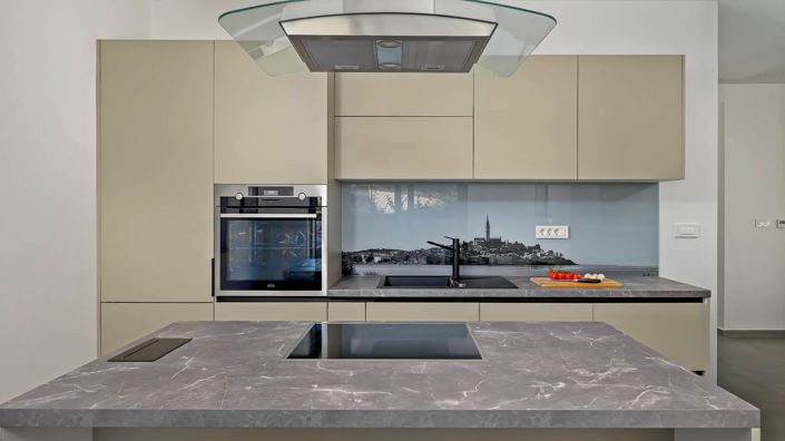 Image No.20-4 Bed Property for sale