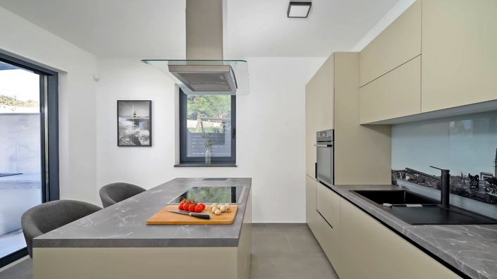 Image No.21-4 Bed Property for sale