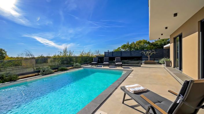 Image No.4-4 Bed Property for sale