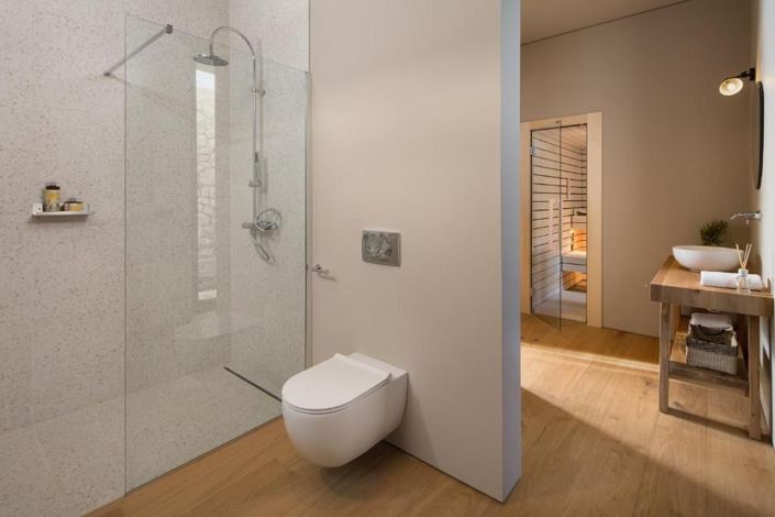 Image No.13-2 Bed Property for sale