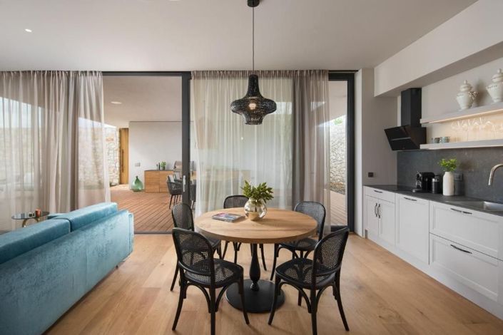 Image No.8-2 Bed Property for sale