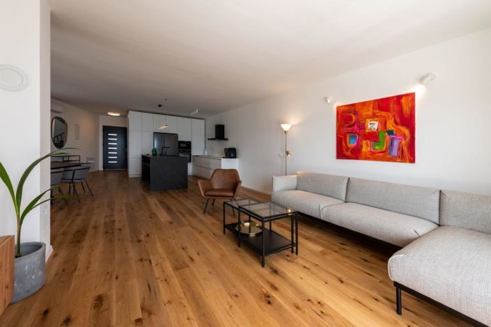 Image No.5-3 Bed Property for sale