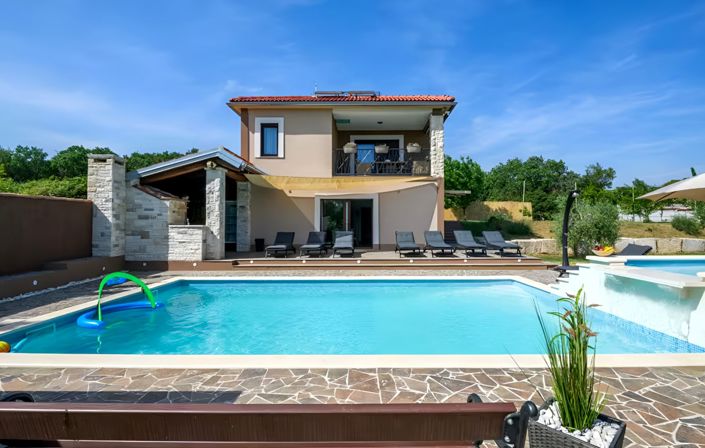Image No.16-4 Bed Property for sale