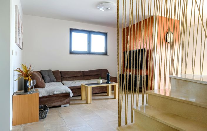 Image No.20-4 Bed Property for sale