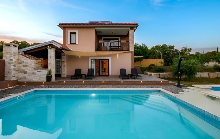 Image No.7-4 Bed Property for sale