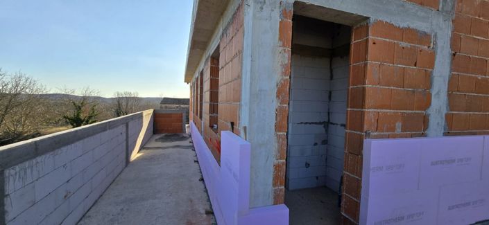 Image No.11-2 Bed Property for sale