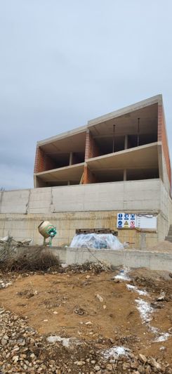 Image No.2-4 Bed Property for sale