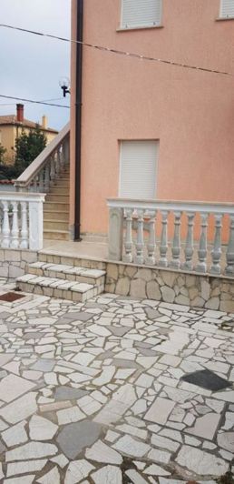 Image No.1-Propriété de 6 chambres à vendre à Ližnjan