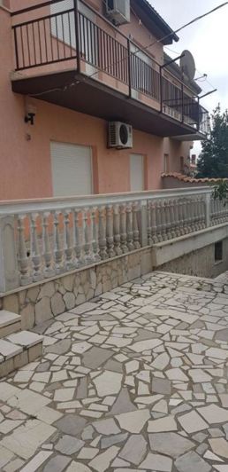 Image No.19-6 Bed Property for sale