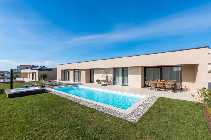 Image No.11-3 Bed Property for sale