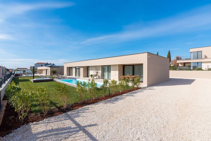 Image No.12-3 Bed Property for sale