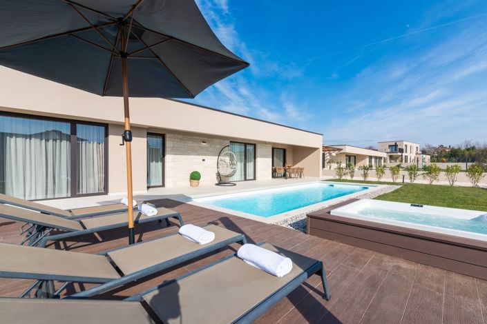 Image No.16-3 Bed Property for sale