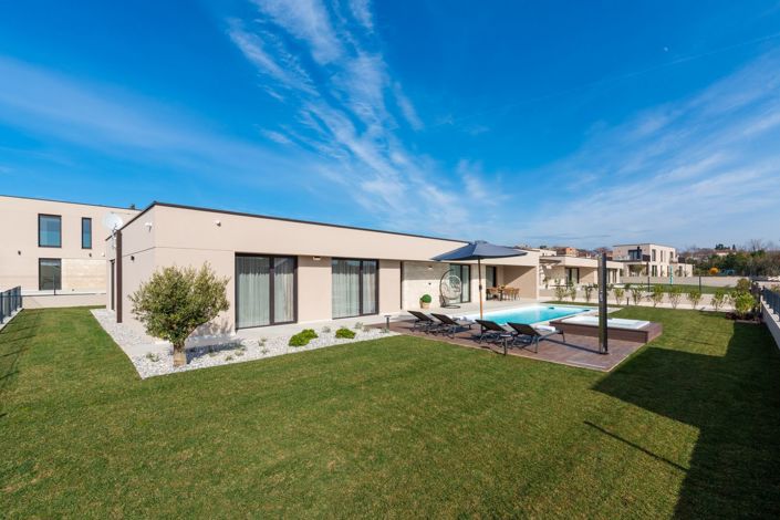 Image No.17-3 Bed Property for sale