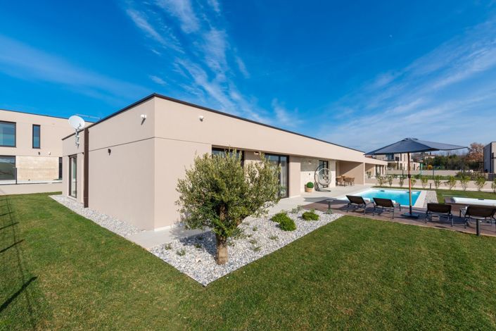 Image No.18-3 Bed Property for sale