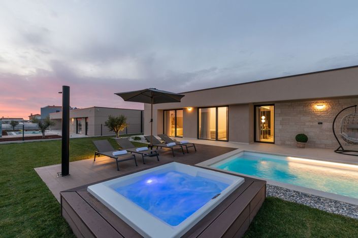 Image No.3-3 Bed Property for sale