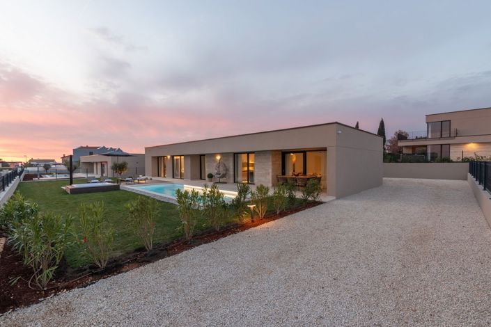 Image No.5-3 Bed Property for sale