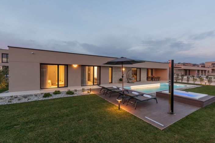 Image No.7-3 Bed Property for sale