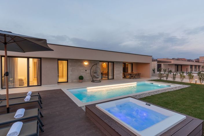 Image No.8-3 Bed Property for sale