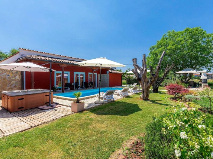 Image No.3-Propriété de 5 chambres à vendre à Buje