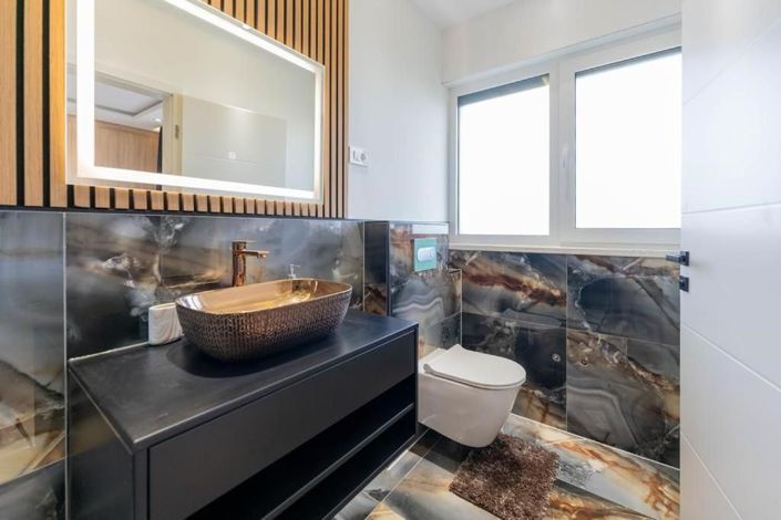 Image No.25-3 Bed Property for sale