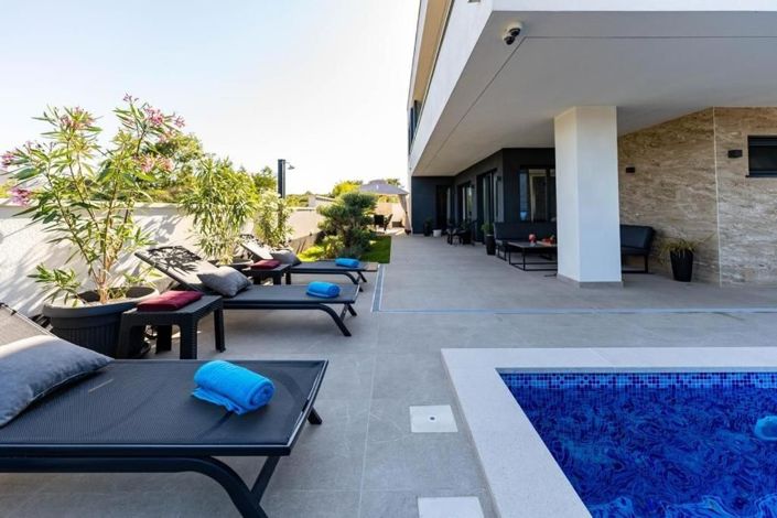 Image No.3-3 Bed Property for sale