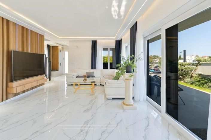 Image No.7-3 Bed Property for sale