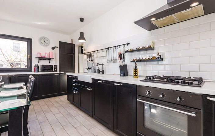 Image No.13-4 Bed Property for sale