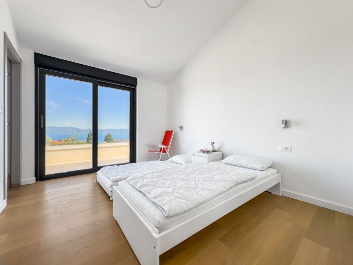 Image No.23-3 Bed Property for sale