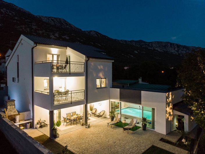 Image No.1-4 Bed Property for sale