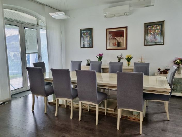 Image No.10-4 Bed Property for sale