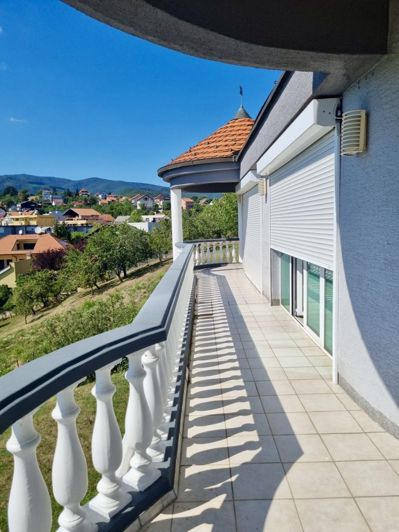 Image No.22-4 Bed Property for sale