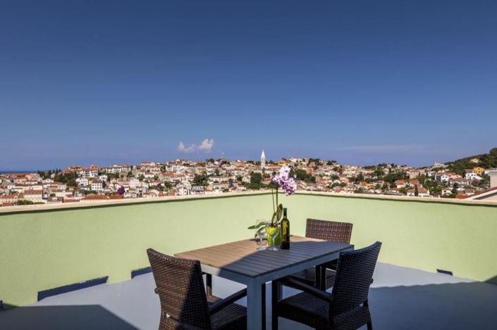 Image No.1-Propriété de 16 chambres à vendre à Mali Losinj