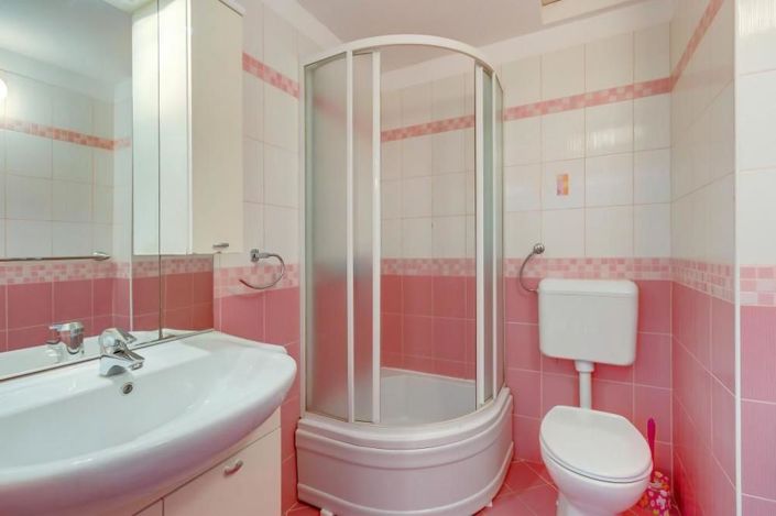 Image No.25-16 Bed Property for sale