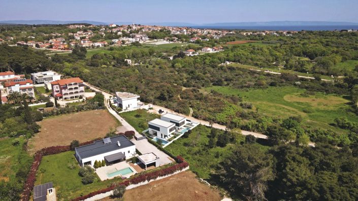 Image No.8-6 Bed Property for sale