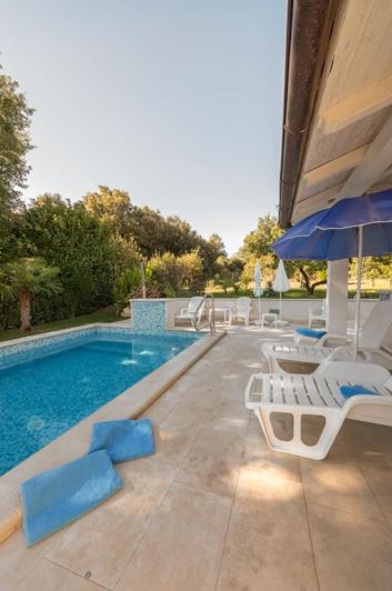 Image No.1-Propriété de 8 chambres à vendre à Pješcana uvala