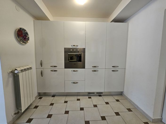 Image No.13-8 Bed Property for sale