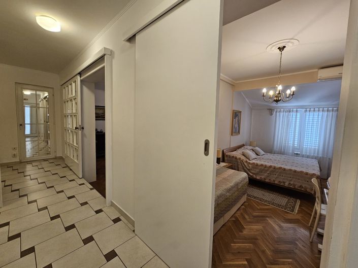 Image No.21-8 Bed Property for sale