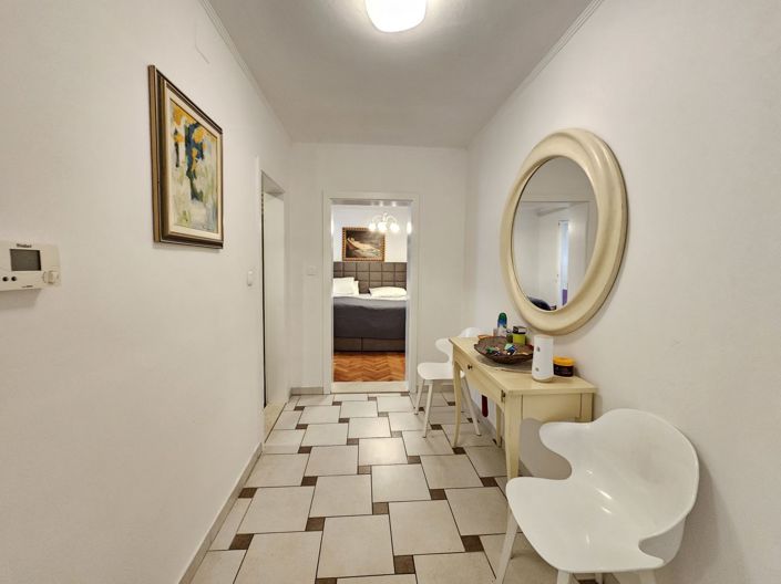 Image No.24-8 Bed Property for sale