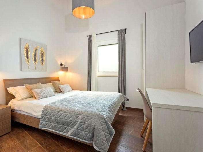 Image No.17-3 Bed Property for sale