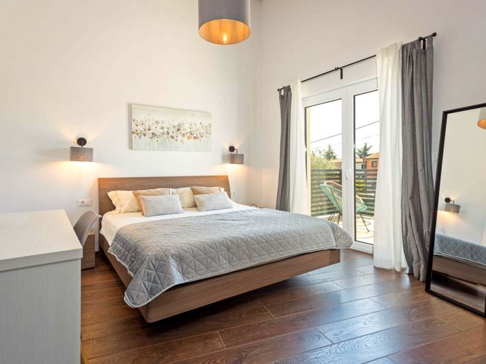 Image No.18-3 Bed Property for sale