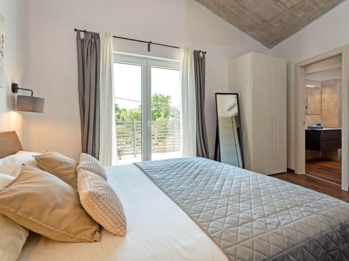 Image No.19-3 Bed Property for sale