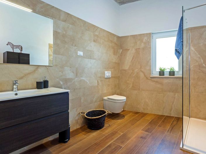 Image No.23-3 Bed Property for sale