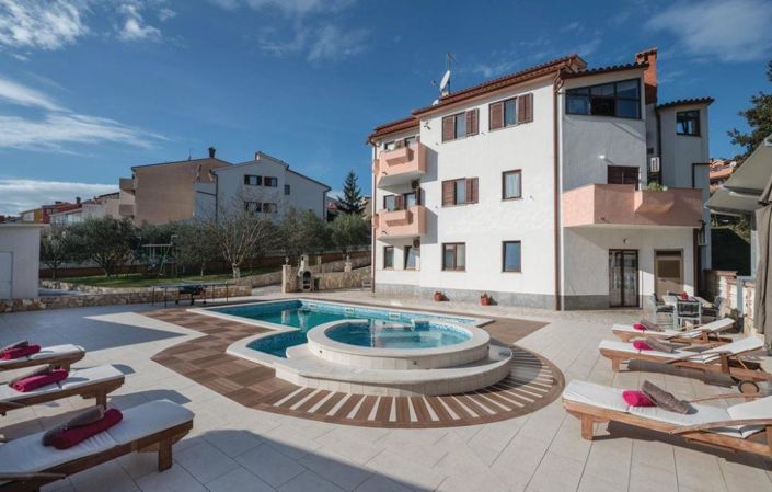 Image No.1-10 Bed Property for sale