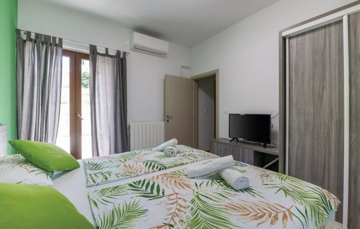 Image No.11-10 Bed Property for sale