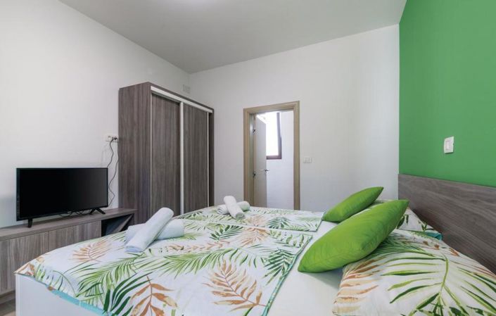 Image No.12-10 Bed Property for sale