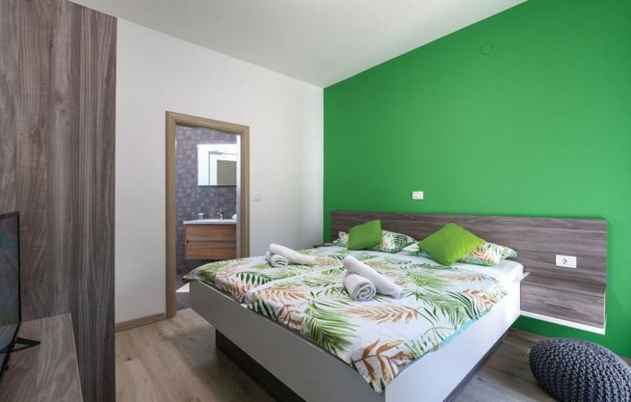 Image No.13-10 Bed Property for sale